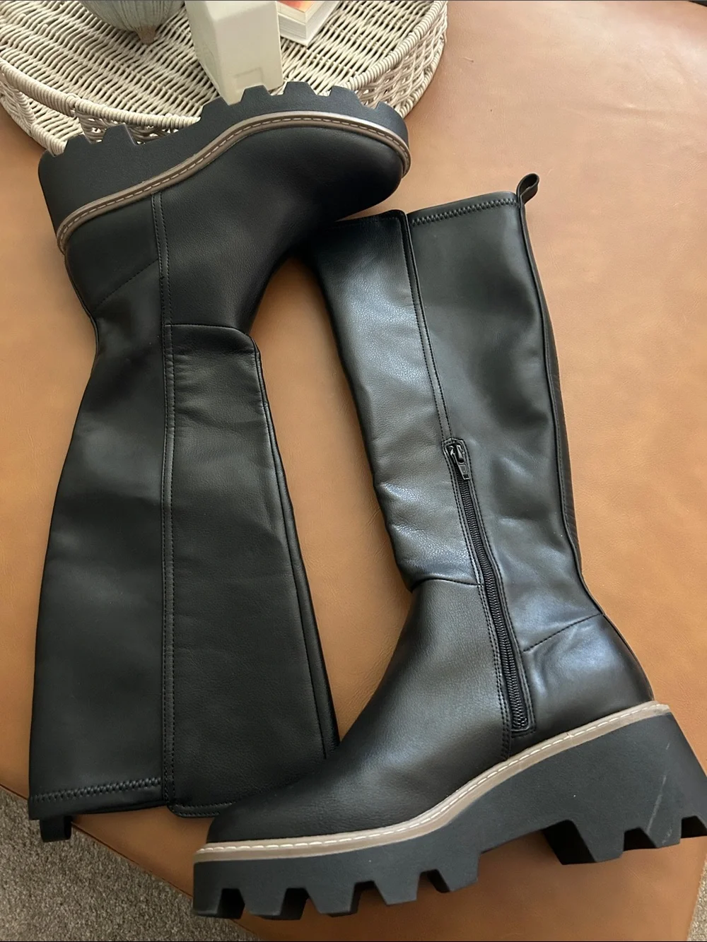 Dolce Vita Voleta Black Chunky Lug Sole Boots Sz 8